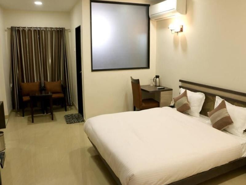 Townhouse Oak Hotel The Sudesh Rāipur Extérieur photo