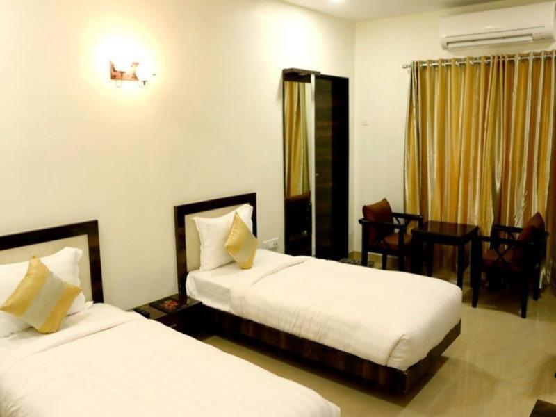 Townhouse Oak Hotel The Sudesh Rāipur Extérieur photo